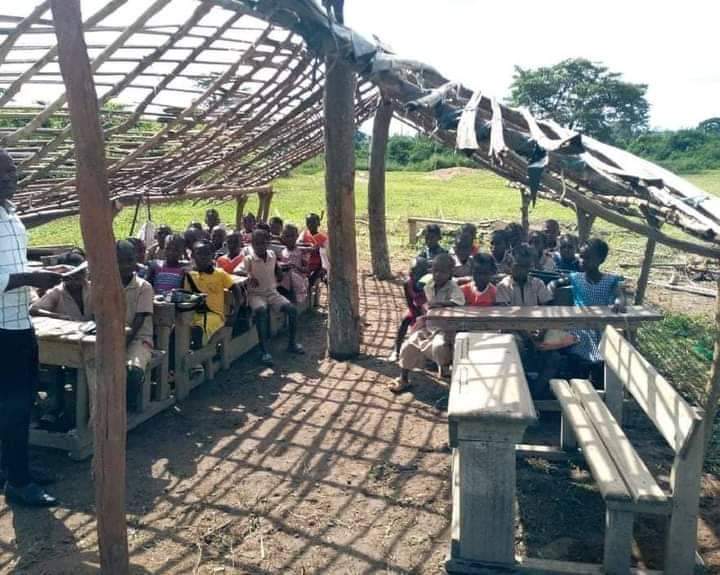 Construction de 6 salles de classe pour l’école primaire de Douague, dans le département de Kouibly, afin  d’améliorer les conditions d’apprentissage des 1 300 élèves qui fréquentent l’établissement